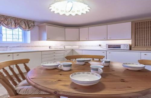 Tudor Style Seafront Home Sea Views Shoebury - Pass the Keys - Foto 28