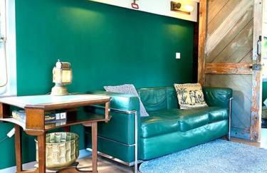 Gleis 1, Eisenbahn Waggon mit Whirlpool und Ofen - Foto 20