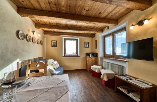 MCX Vacation Rental - MAISON LOZ duplex in typical village in Valtournenche with modern comforts just 2 minutes from the cable cars! - Foto 6