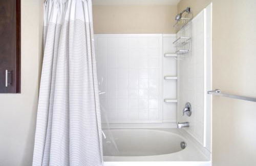 Blueground Centennial pool nr Red Morton Park SFO-852 - Foto 12