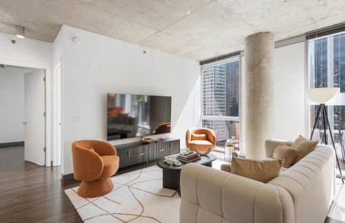 Linea Luxury Living with Indoor Pool and Rooftop Views in The Loop - Photo 56