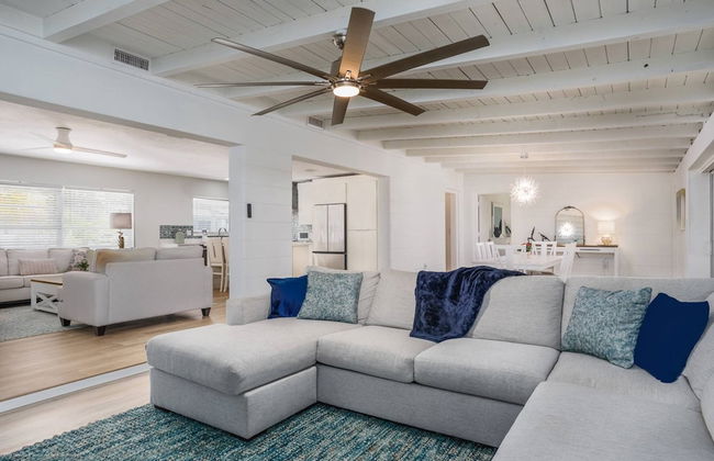 Gorgeous Grove Contemporary Family Home - Foto 21