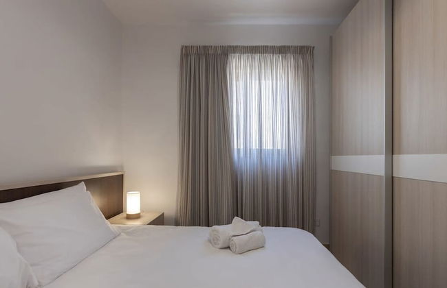 Mediterranean Living Right by the Beach - Foto 13