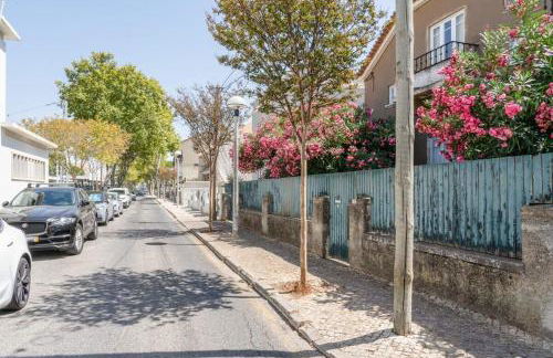 Cozy Coastal Getaway 3BR Apartment in Estoril - Foto 30