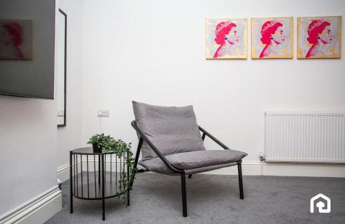 Vacant Nests The Fredrick Close to sea front - Photo 39