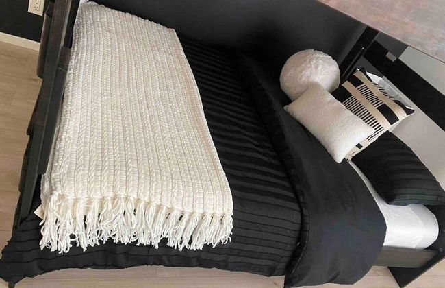 Hollywood Hills Sunset Strip Home w Hottub - Photo 9