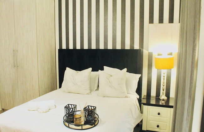 Exquisite 1-bed Apartment in Sandton - Photo 3