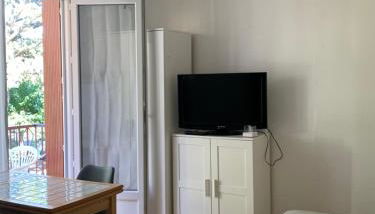 Studio classé 2 étoiles à 5 minutes du centre ville et 10 des Thermes - Foto 2