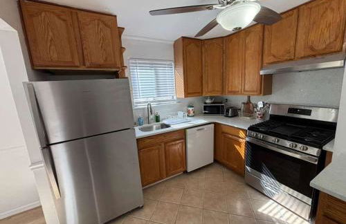 Entire Cozy Apartment Fully Renovated Modern Style - Foto 12