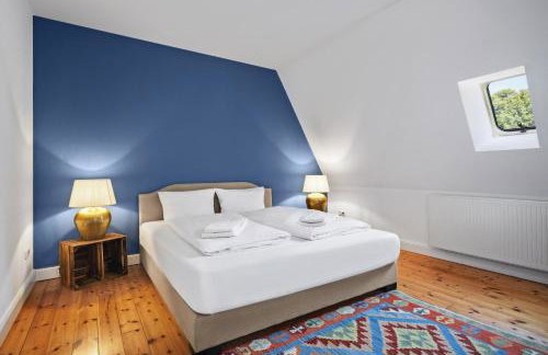 GUT KLETKAMP "Altes Torhaus" - Historisches Ferienhaus mit 5 Schlafzimmern I Kamin I Garten & Terrasse I Seeblick I 15 Min zur Ostsee I Moderne Küche I Hundefreundlich I Parkplätze I WLAN - Foto 12