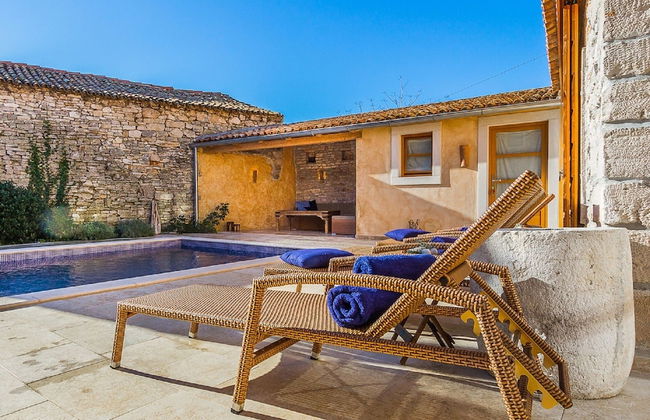 Beautiful Villa Consisting of two Houses With Private Pool, Near Pula and Beach - Foto 1