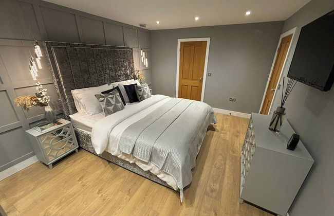 Sheffield-apartment-sleeps4-parking-hottub - Photo 5