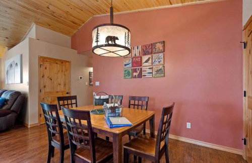 Cabin with Wild Horses, Fireplace, Dog Friendly & StarLink - Foto 8