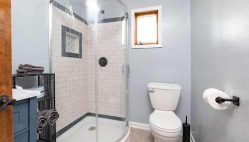 Inn Between-Asheville/Waynesville - Foto 4, towels, Shower