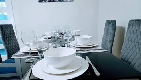 Modern 3 Bed House with Parking for Families and Contractors - Foto 5