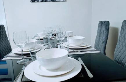 Modern 3 Bed House with Parking for Families and Contractors - Foto 5