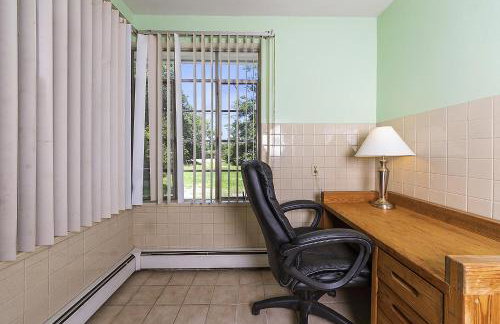 Charming Waterfront Cabin Cabin - Photo 18