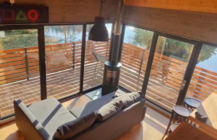 TinyHousebeiDresden mit Faßsauna Über dem Wasser schwebendes winziges Häuschen Nähe Dresden Sächsische Schweiz - Foto 3