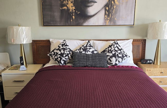 The New Star Motel with Studio-Kitchens: 1950s Extended-Stay Lodging and Retreat Center - Photo 35