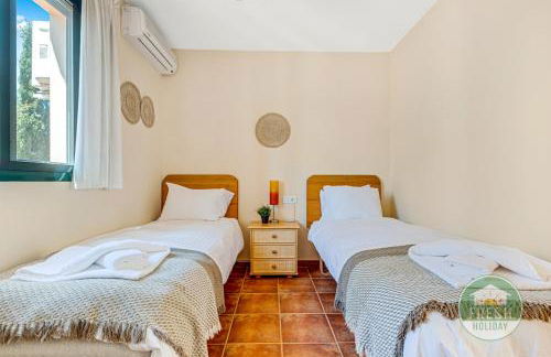 Casa Perez - family home with pool - Photo 16