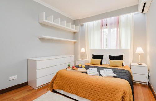 Elegant Riverfront Flat | Pool & Sports by Host Wise - Foto 17