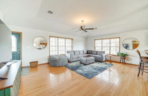 Game Room and Large Yard Vinita Farmhouse! - Foto 4