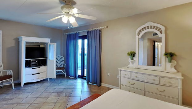 Ocean Breeze West #106 by Southern Vacation Rentals - Foto 3, Habitación