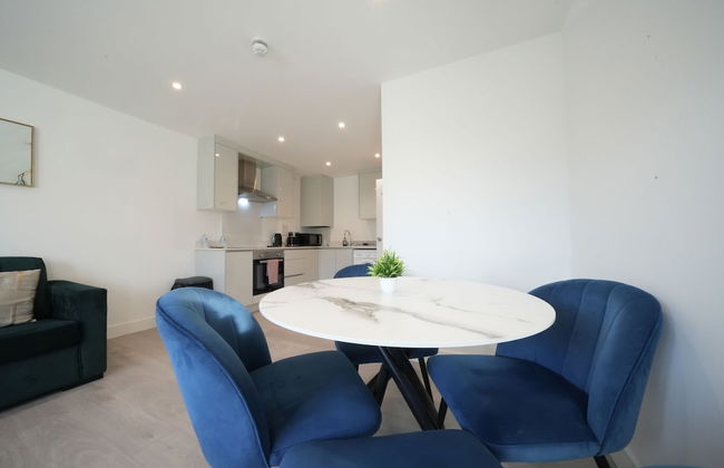 Heathrow Charge and Go - Photo 33