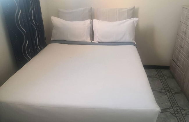 Spacious Executive Holiday Apartment In Bulawayo - Photo 2