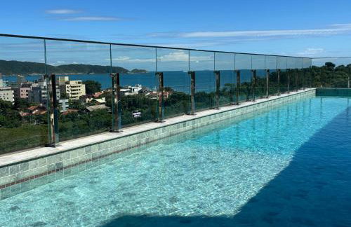 Apto com piscina aquecida perto do mar - Foto 10