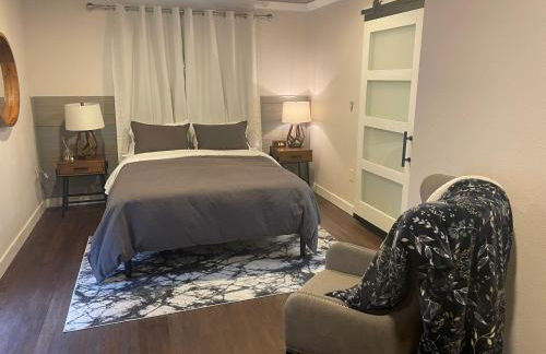 Shares Courtyard Luxury Apt - NEW! - Foto 11