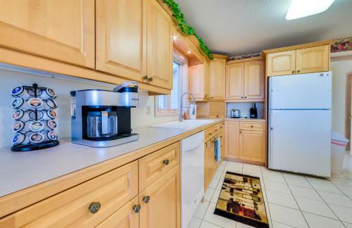 17 Mi to Skiing! Lake-View Michigan Home with Deck - Foto 6