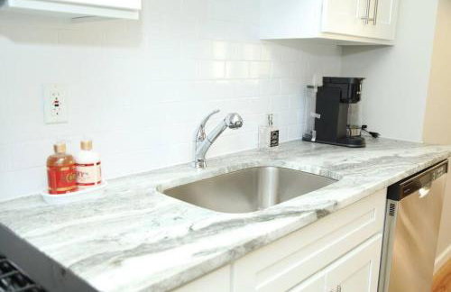 Grace Filled Apartment in Newark - Photo 4