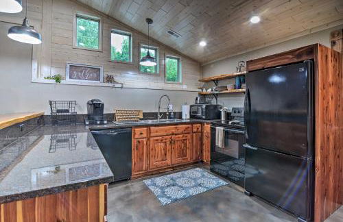 Modern Arcadia Farmhouse on 80 Acres with Fire Pit! - Foto 10