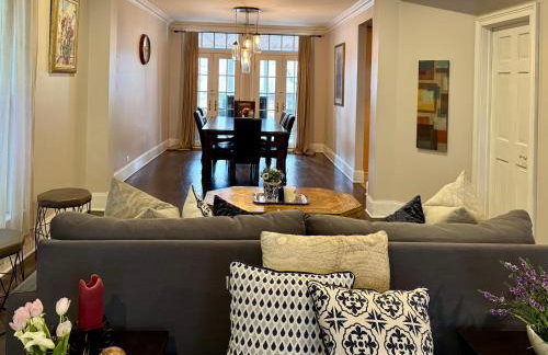 3 br Spacious Home in Ideal Location w Free Parking Back Yard Pets Welcome - Foto 18