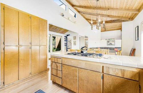 Urban Escape Compound - Photo 9