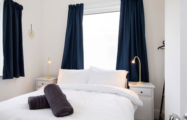 Beautiful Beachfront House wth Balcony Sea Views - Foto 20