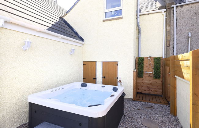 JOIVY Aurora House - 4 Bed With Hot Tub And Sea View - Foto 36