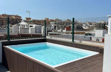 A top-floor modern apartment Located 100 meters from the beach - Foto 17