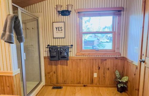 The Carriage House Walk to River Lake In Town - Foto 11