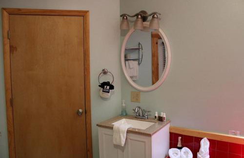 Unique Wooden Yurt Rental for a Vacation near Beckley, West Virginia - Foto 20