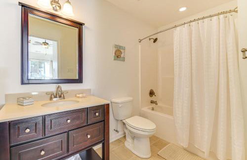 Walk to Beach: Home w/ Pool Access in White Stone - Photo 15