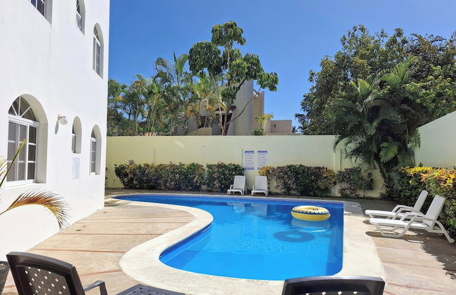 Costambar Ocean Breeze - Beachfront Apartment With Pool - Photo 1