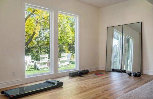 Stunning 5BR Villa Large Hot Tub & Scenic Yard - Foto 47