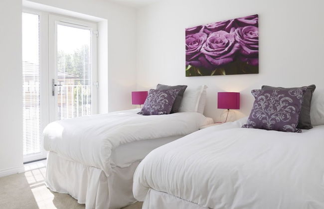 Campbell Park by ShortstayMK - Photo 9