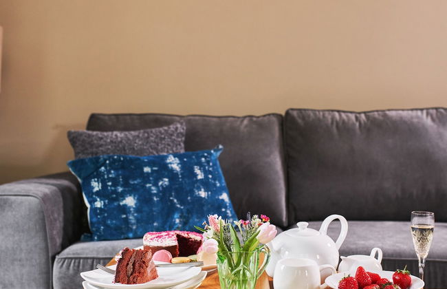 Swifts Return in Lower Ashton - Foto 12