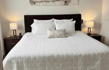 Lakeside luxury with hot tub and pool - Foto 77