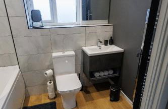 Uber Stylish 3 bedroom home off Road parking near town centre and Bike Park Wales - Photo 28