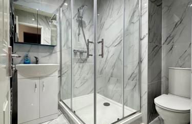 2BR Bungalow with Parking - Sunbeam Haven - Foto 30