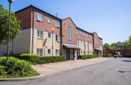 Ensuite Bedrooms with Shared Kitchen and Apartments at Simpsons Hall in Nottingham - Photo 11
